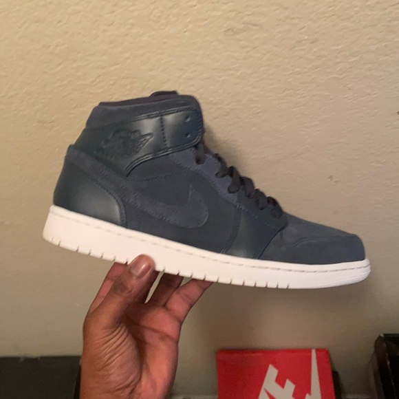 Aj1 mid blue suede